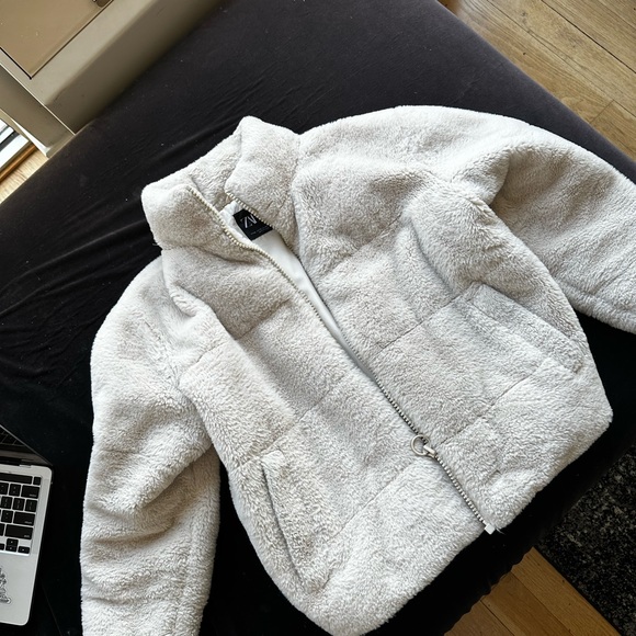 Zara cream faux fur jacket size XS - Picture 1 of 3